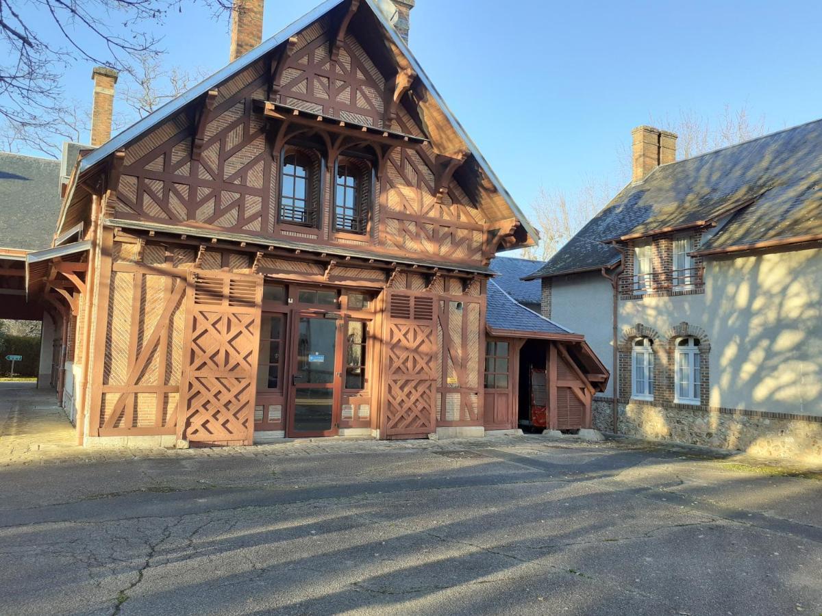 Hotel-Restaurant Domaine De La Grande Garenne Neuvy-sur-Barangeon Dış mekan fotoğraf