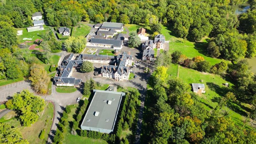 Hotel-Restaurant Domaine De La Grande Garenne Neuvy-sur-Barangeon Dış mekan fotoğraf