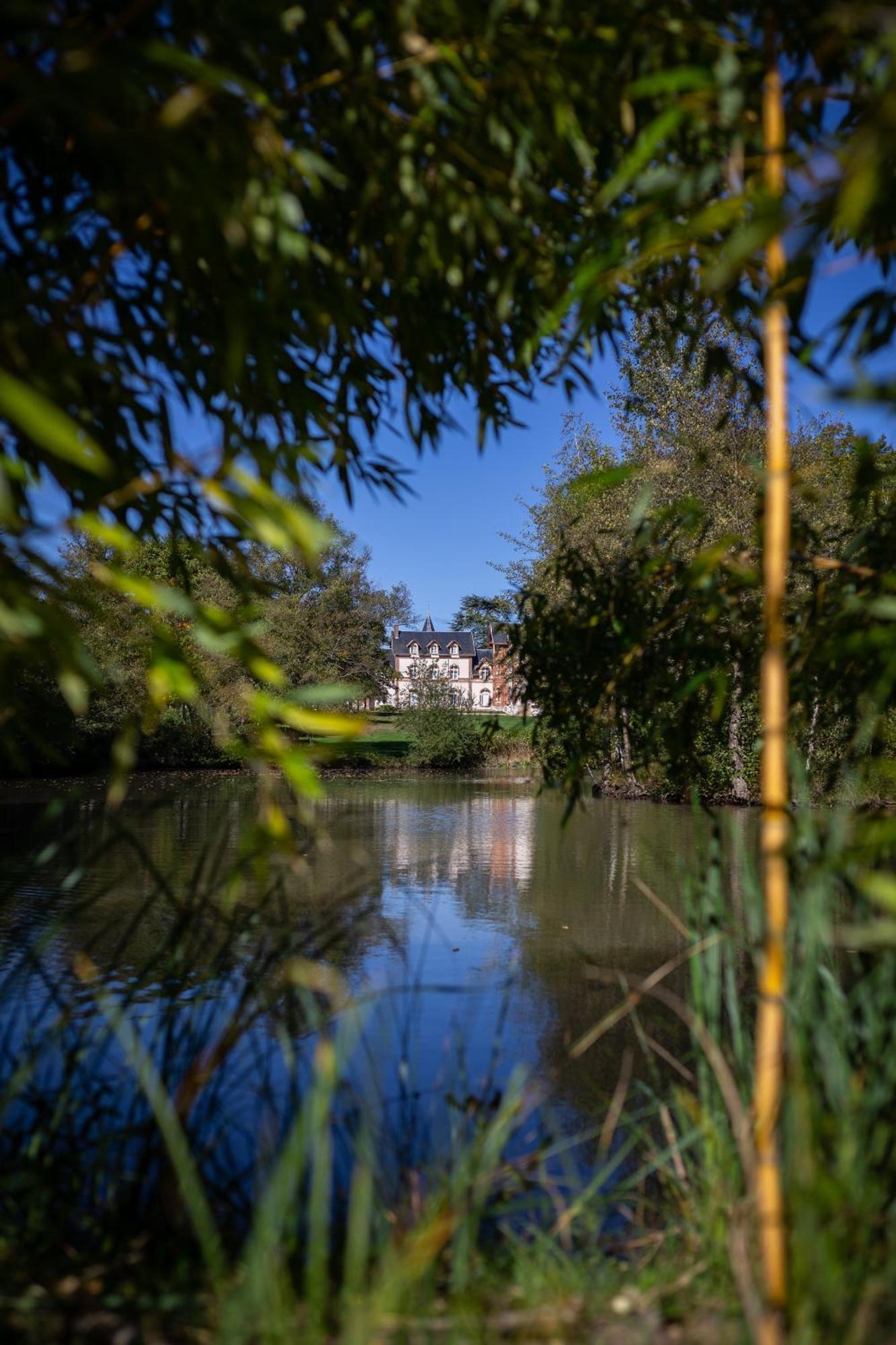 Hotel-Restaurant Domaine De La Grande Garenne Neuvy-sur-Barangeon Dış mekan fotoğraf