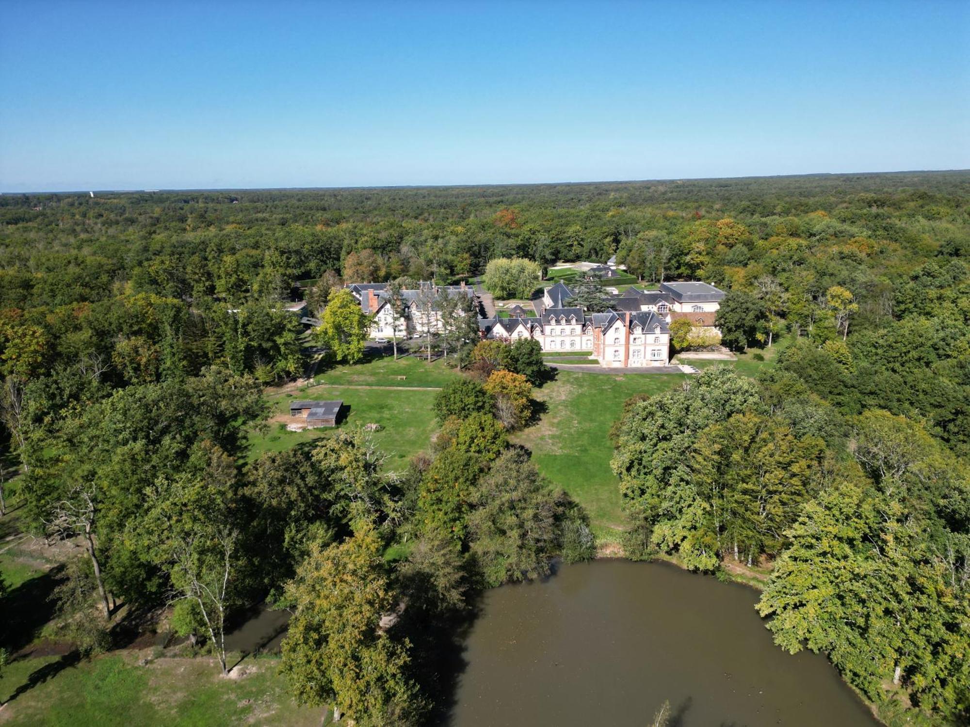 Hotel-Restaurant Domaine De La Grande Garenne Neuvy-sur-Barangeon Dış mekan fotoğraf
